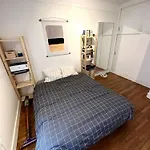 Appartamento Bright & Cozy With Balcony