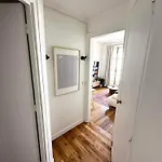 Bright & Cozy With Balcony Appartamento Parigi